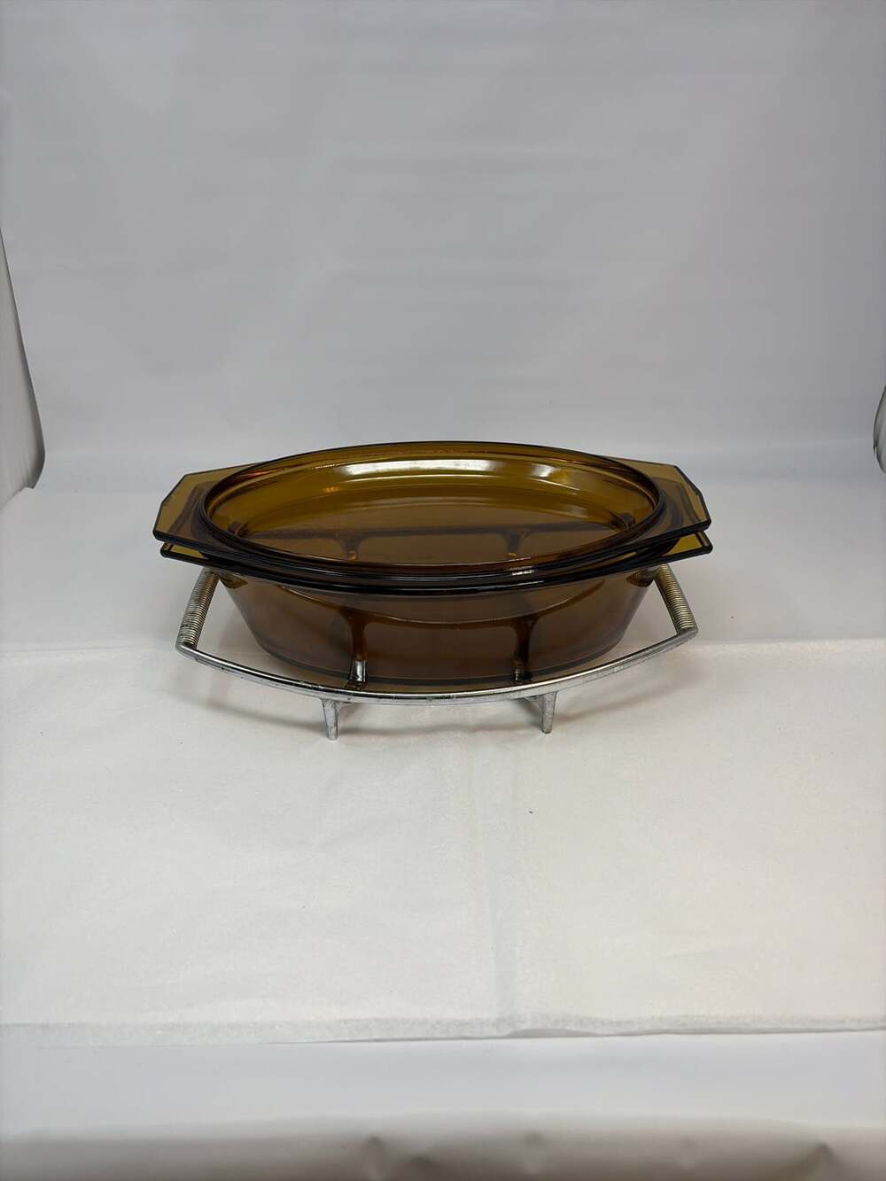Vintage arcopal Amber Glass 1.5 Quart Oval Casserole Dish-Lid-metal trivet